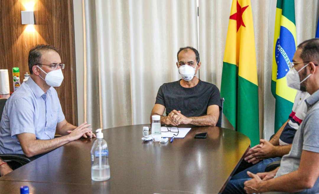 Leo de Brito garante equipamentos e ampliação de unidade referência para o treinamento de profissionais de saúde