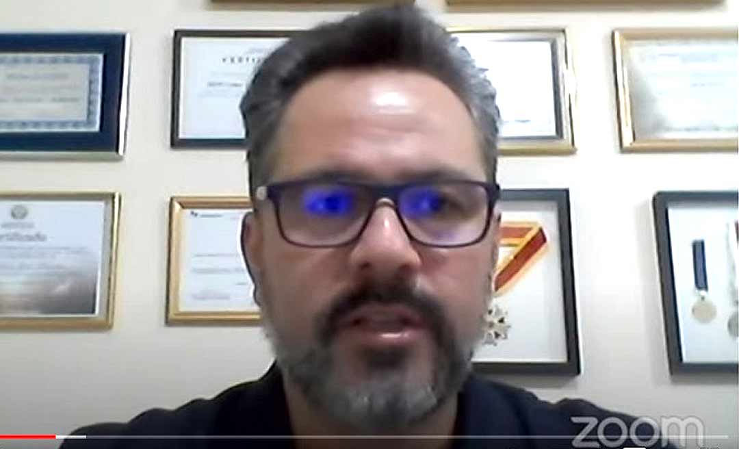 Na Aleac virtual, Alan diz que Bolsonaro cedeu ao lobby do CFM ao vetar parcialmente Lei do Revalida