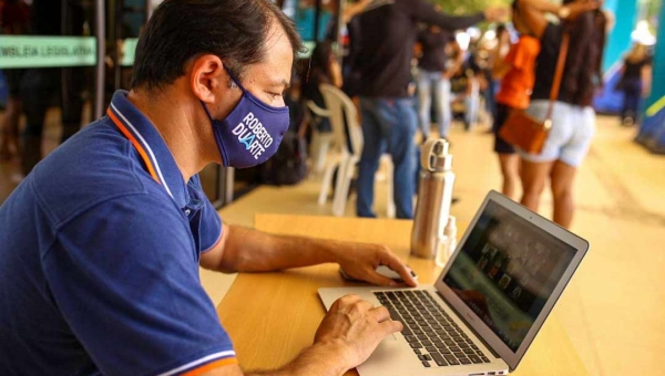 “Vem aqui na Assembleia Legislativa, senhor governador”, clama Duarte a Gladson