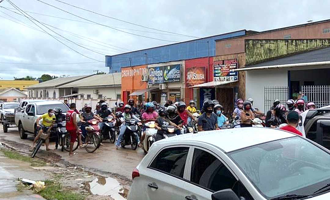 Professores da rede estadual fazem protesto nesta terça-feira, em Tarauacá