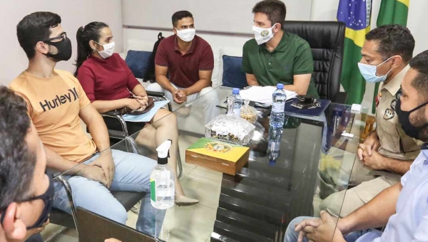 Gladson recebe representantes dos cadastros de reserva das Polícias Civil e Militar para encaminhamentos