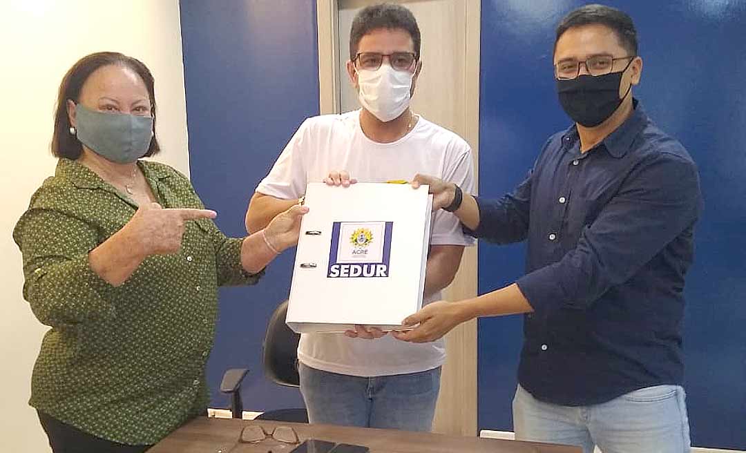 Em reunião com Cameli e Vanda Milani, secretário garante conclusão do projeto da Orla do XV e início das obras até setembro