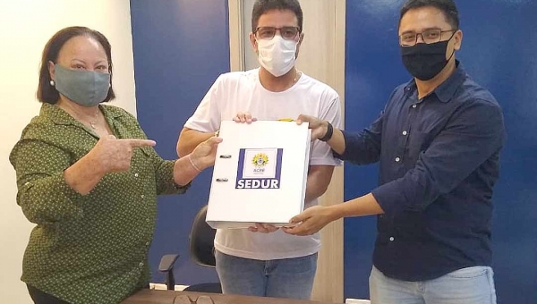 Em reunião com Cameli e Vanda Milani, secretário garante conclusão do projeto da Orla do XV e início das obras até setembro