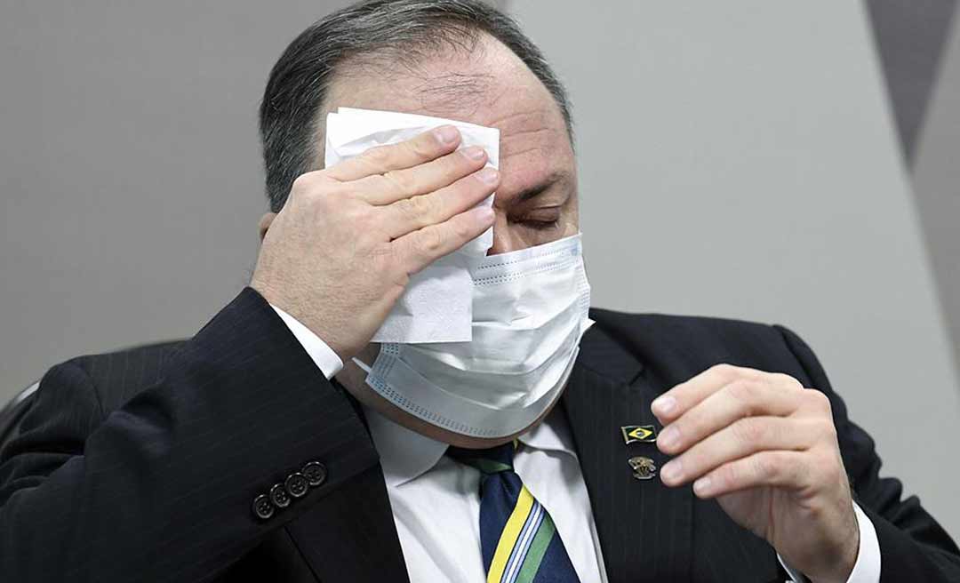 Senado diz que Pazuello passou mal, e ex-ministro nega; sessão volta na 5ª