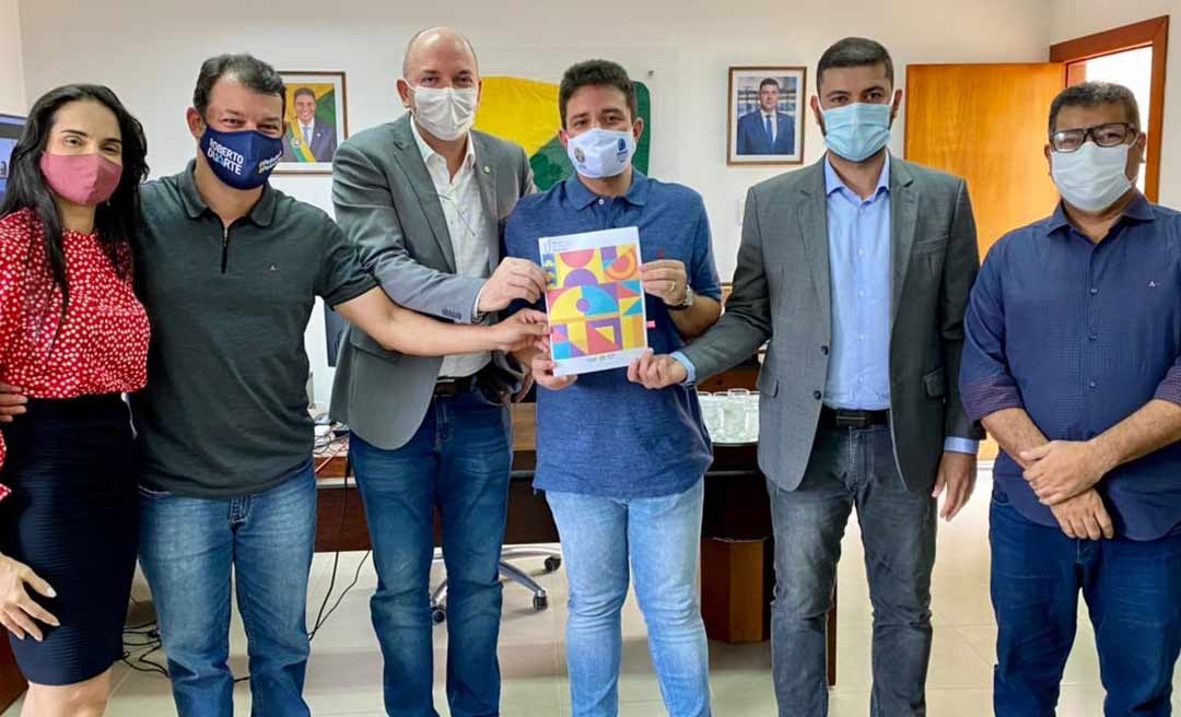 Nicolau Júnior recebe LDO das mãos do governador e agradece parceria do Executivo