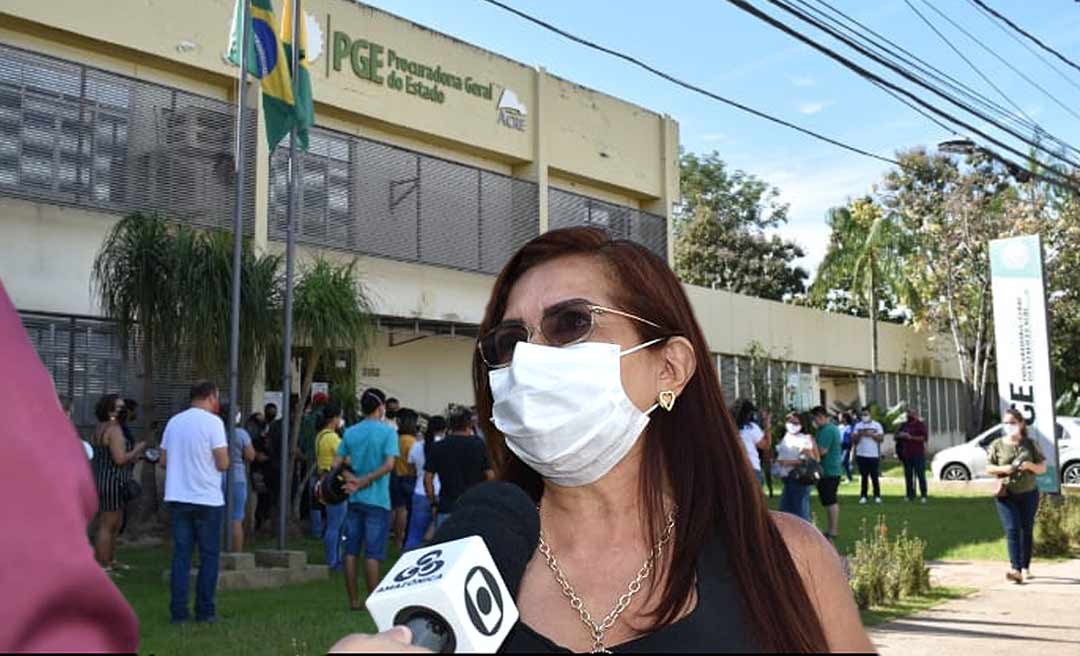 "Não iremos descansar enquanto os professores estiverem ganhando um salário que não condiz com sua carga de trabalho", diz Alcilene Gurgel