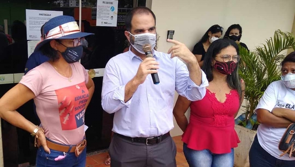 Grevistas da Educação deixam sede da PGE depois de serem informados que pedidos da classe ainda não foram protocolados no órgão