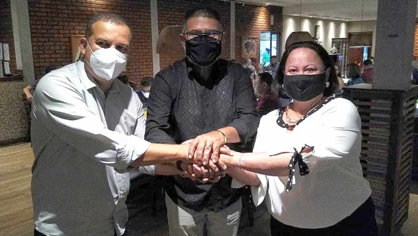 Vanda Milani reafirma pré-candidatura ao Senado em jantar de apresentação do novo presidente do PROS