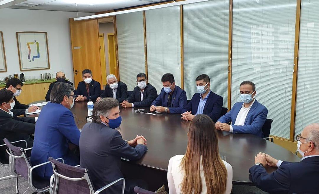 Nicolau Júnior participa em agenda de governo em São Paulo sobre interligação do serviço público de todo o Acre