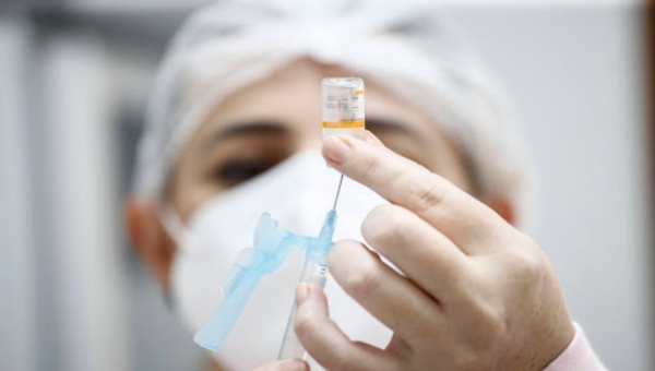 Covid-19: Começa vacinação de pessoas com doenças crônicas neurológicas em Rio Branco