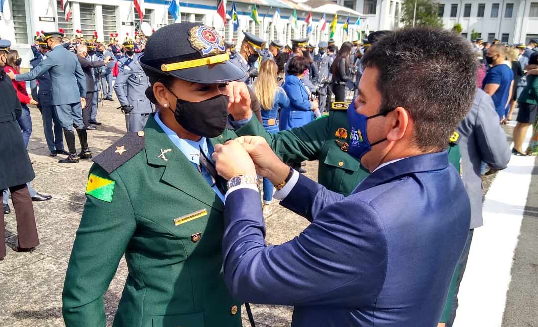 Em São Paulo, Gladson prestigia solenidade de formação de oficiais da PM do Acre