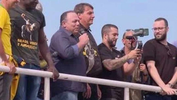 Perpétua Almeida cobra providências do Exército contra participação de Pazuello em ato de Bolsonaro