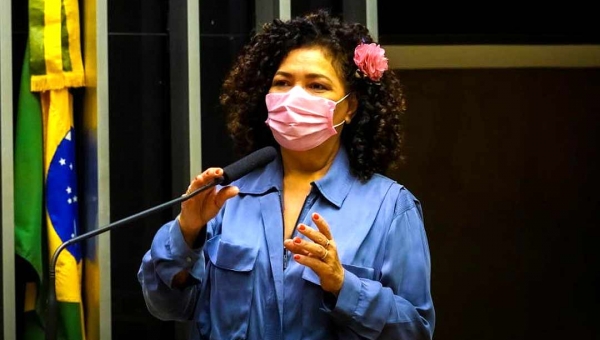 “A PEC da rachadinha é criminosa”, diz Perpétua sobre Reforma Administrativa