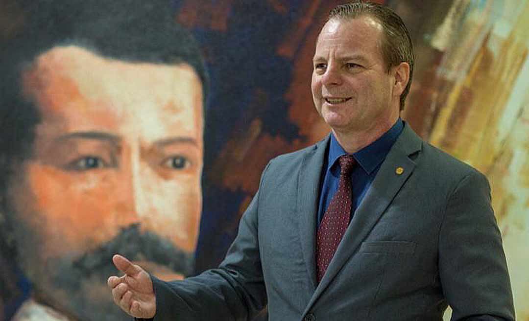 Pedro Longo apresenta PL que permite extração de piçarra e barro por produtores para melhorar estradas