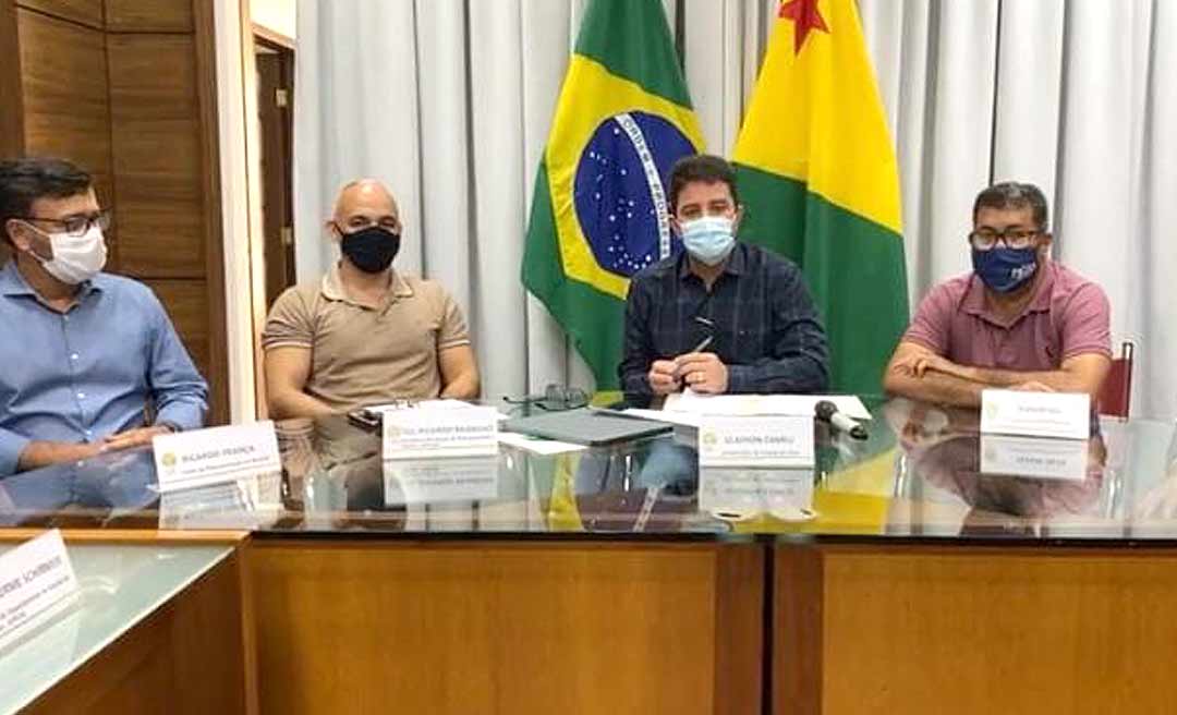 Gladson anuncia antecipação do 13º, pagamento de prêmios a servidores e liberação de verbas rescisórias