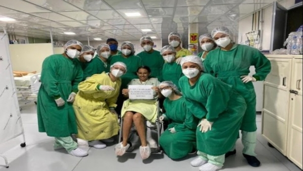 Educadora supera a covid-19 após 45 dias internada na UTI, em Cruzeiro do Sul 