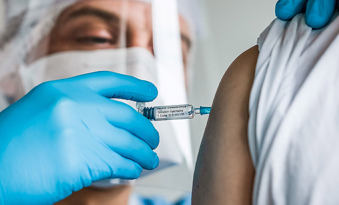 Cruzeiro do Sul é o primeiro município do Acre a vacinar profissionais da educação contra a covid-19