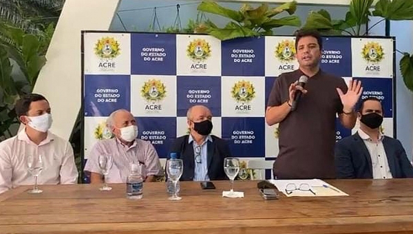 Gladson responde a críticas, diz que está pagando contas deixadas pelos governos do PT e "fazendo em dois anos o que não fizeram em 20"