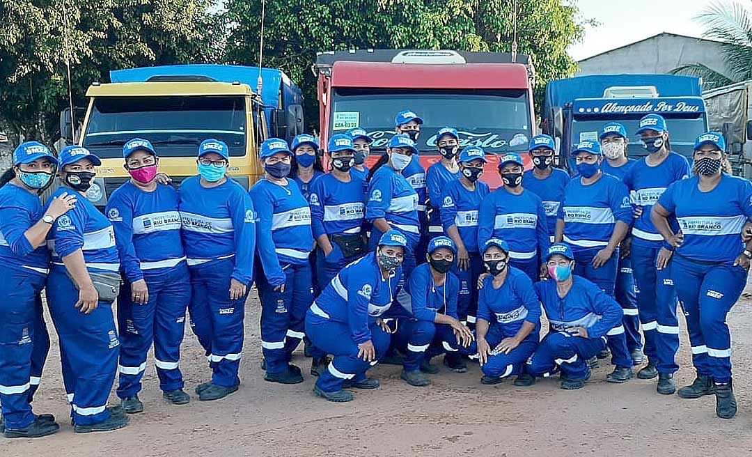 Prefeitura muda cor de uniformes dos garis e margaridas: sai vermelho, entra azul