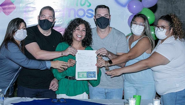 Podemos de Ney Amorim comemora filiação de Eliane Sinhasique e outros 50 militantes