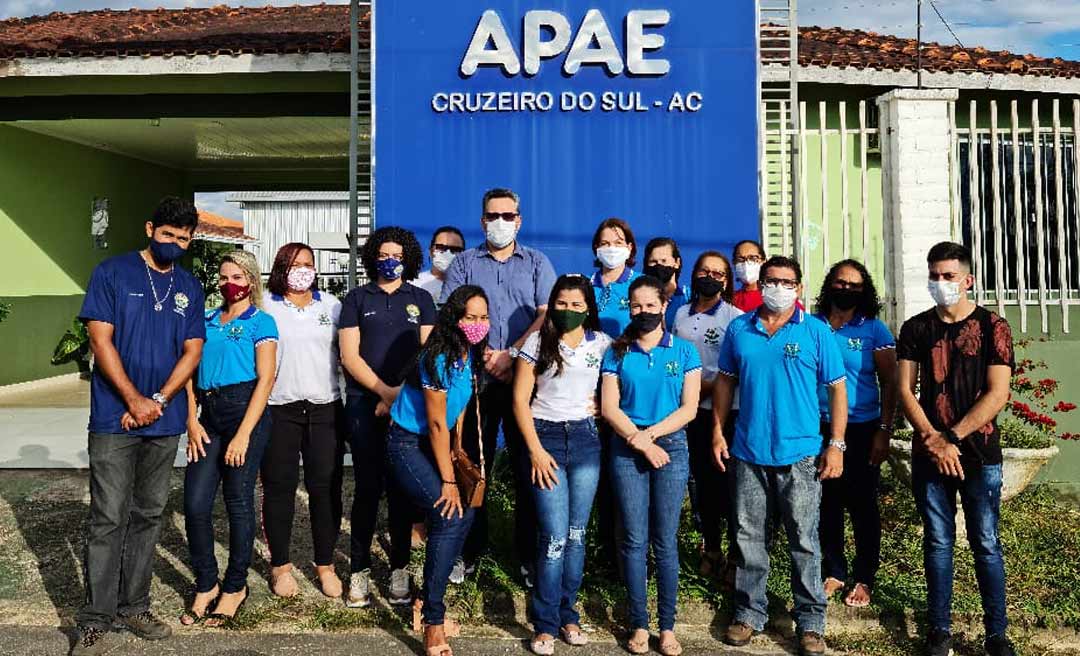 Em Cruzeiro do Sul, Alan Rick visita entidades sociais e confirma destinação de emendas