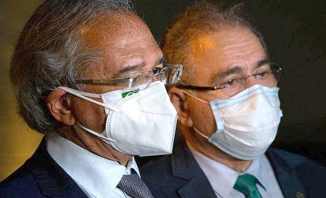 Ministros Marcelo Queiroga e Paulo Guedes dizem que população será vacinada até o final do ano