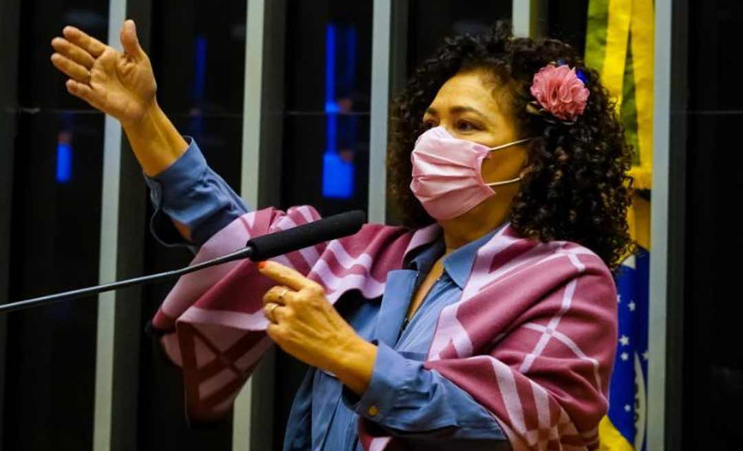 No Congresso, Perpétua denuncia que mulher morreu de parto em Marechal Thaumaturgo