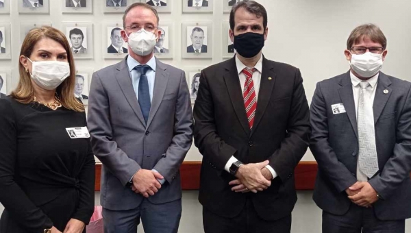 Em audiência com Leo de Brito representantes do governo federal garantem desbloqueio de recursos das universidades federais