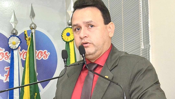 Farmacêutico diz que Bocalom mentiu no Papo Informal sobre vacinação da categoria; profissionais vão acionar a Justiça