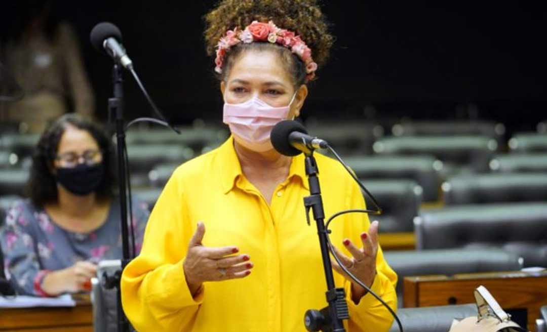 “O Parlamento precisa agir”, diz autora de PEC que barra militar em cargo civil