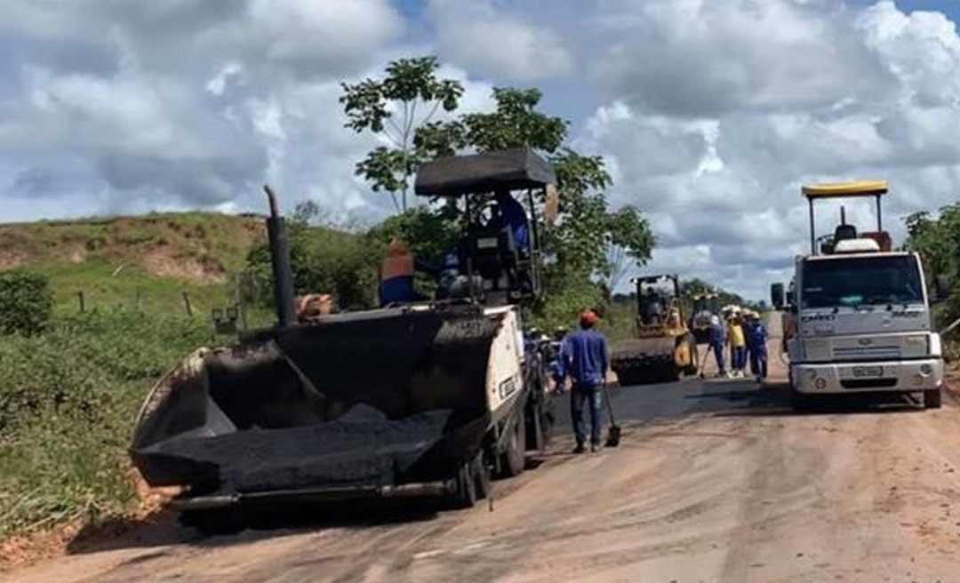Buracos na BR-364 entre Feijó e Rio Branco causam prejuízos aos motoristas