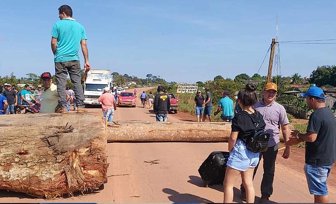 Manifestantes liberam trecho da BR-364 em Vista Alegre do Abunã