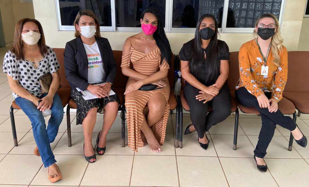 CAV acompanha na delegacia mulher transexual constrangida por usar banheiro feminino 