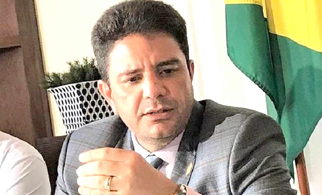 Em virtude do feriado de aniversário do Estado na terça-feira dia 15, governo decreta ponto facultativo na segunda