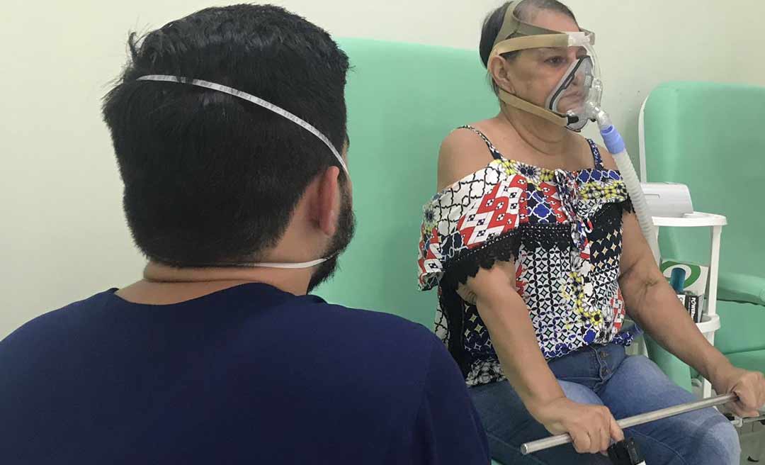 Paciente comemora passos conquistados após dois meses de saída da UTI Covid