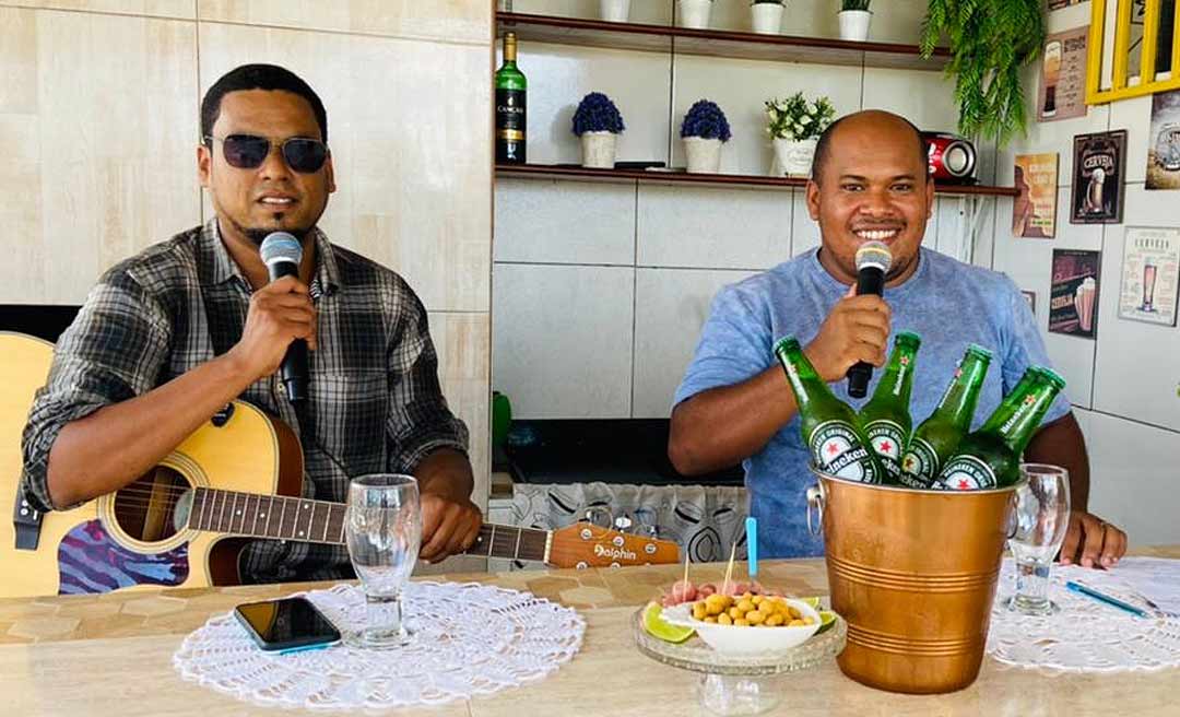 Músico instrumentista Daniel Araújo diz no Papo Reto que aprendeu a tocar instrumentos sozinho