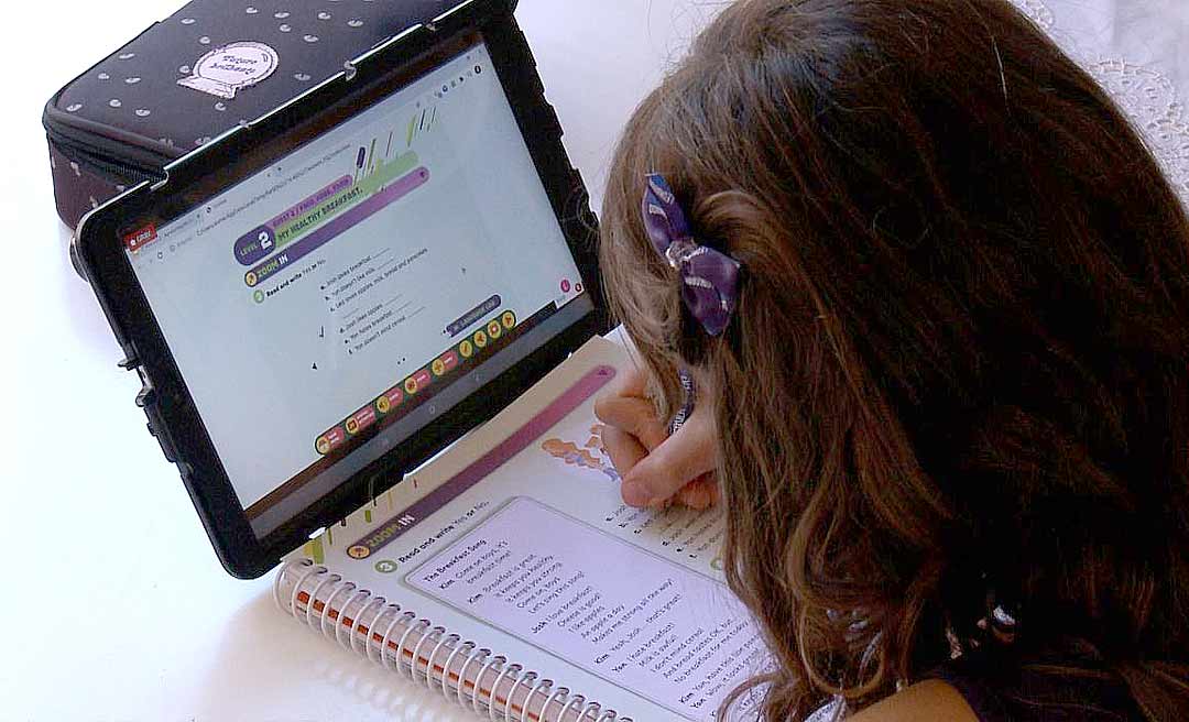 Publicada lei que garante R$ 3,5 bi para internet de aluno e professor