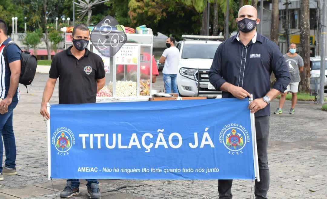 Durante formatura da PM, militares protestam contra promessa não cumprida sobre titulação