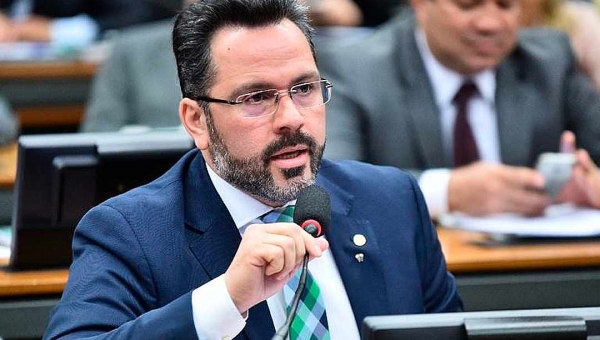 Emenda de Alan Rick garante aquisição de ambulância e equipamentos para UPAs e hospital do interior