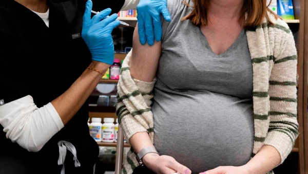 Justiça Federal atende pedido do MP e grávidas e puérperas sem comorbidades devem voltar a ser vacinadas em 48h no Acre