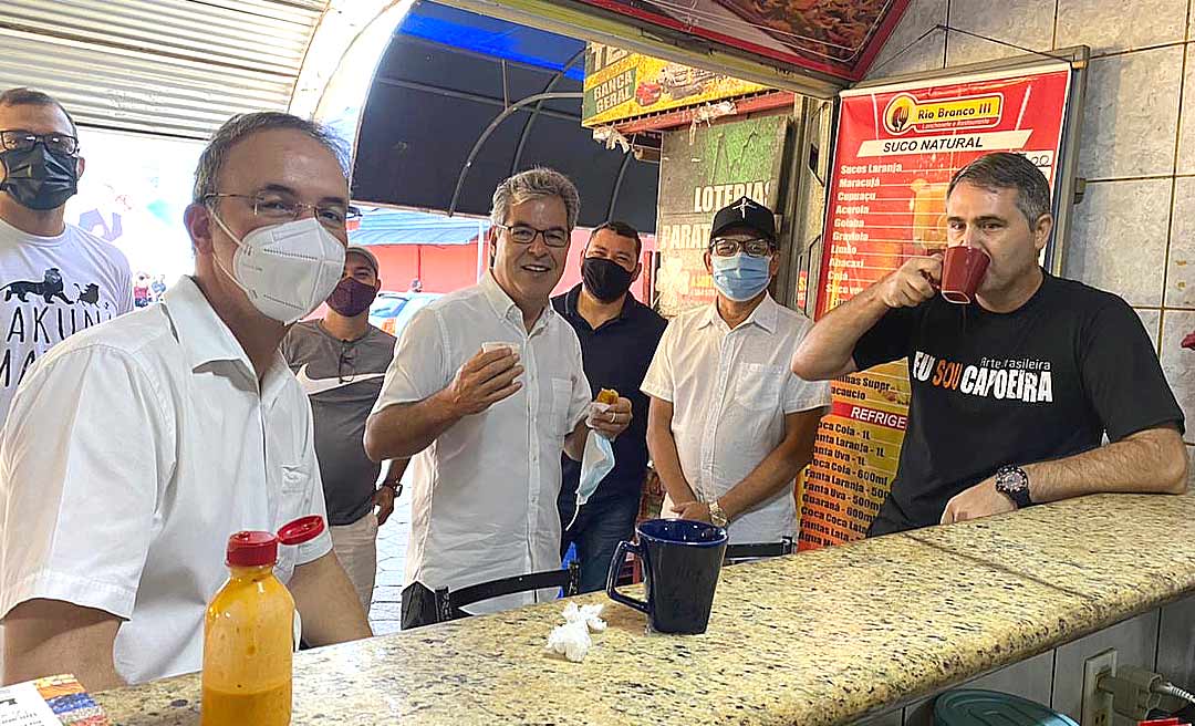 Jorge Viana, Marcus Alexandre e Leo de Brito visitam mercado Elias Mansour e conversam com comerciantes da área central da cidade
