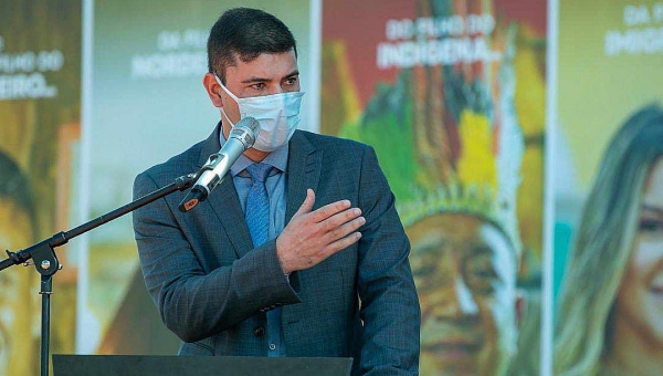 No dia que o Acre completa 59 anos, Nicolau Júnior participa de solenidade de troca de bandeiras, em Rio Branco