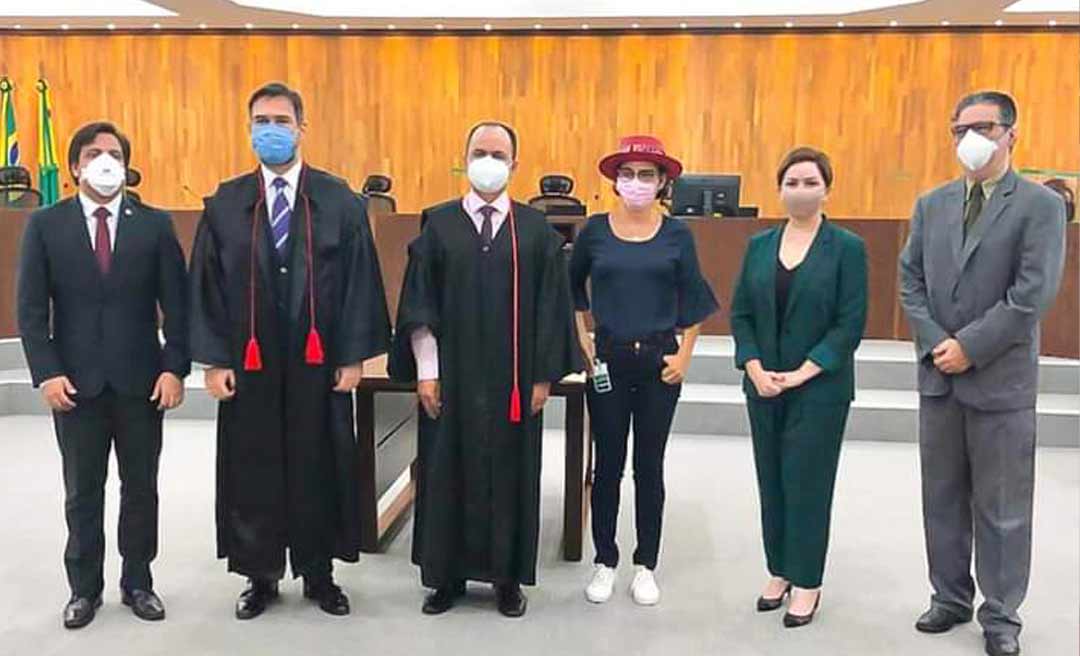 Após audiência na Justiça, governo e Educação firmam acordo e greve é suspensa