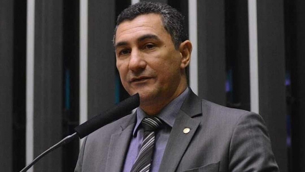 Jesus Sérgio cobra ao Itamaraty proteção para estudantes acreanos que sofrem assédio e extorsão na Bolívia