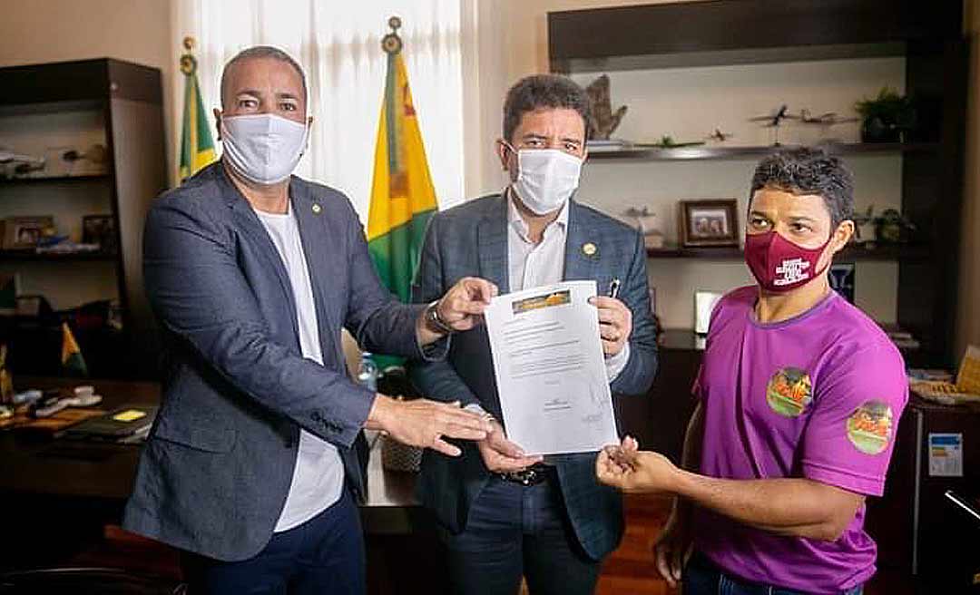 Meses após ter seus indicados exonerados, Neném Almeida vai ao Palácio