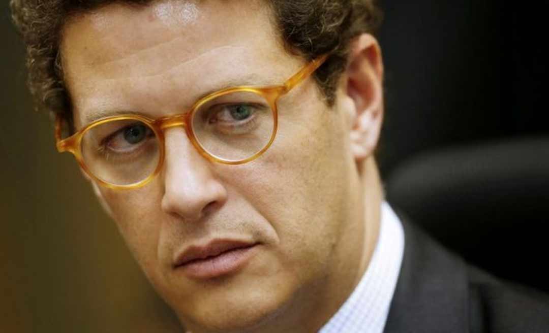 Alvo de investigações, Ricardo Salles pede demissão do governo Bolsonaro