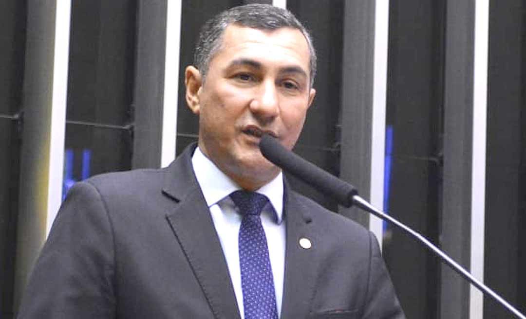 Comissão de Educação aprova projeto de Jesus Sérgio que obriga vistorias anuais em escolas públicas para reparos na estrutura física