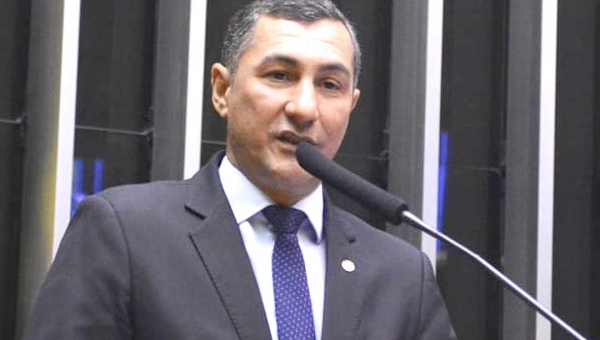 Comissão de Educação aprova projeto de Jesus Sérgio que obriga vistorias anuais em escolas públicas para reparos na estrutura física