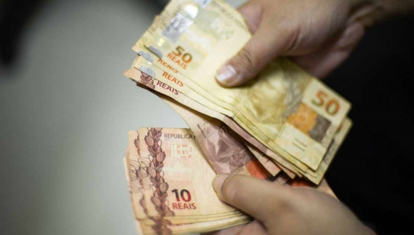 Gladson antecipa pagamento de salário e metade do 13º para segunda-feira