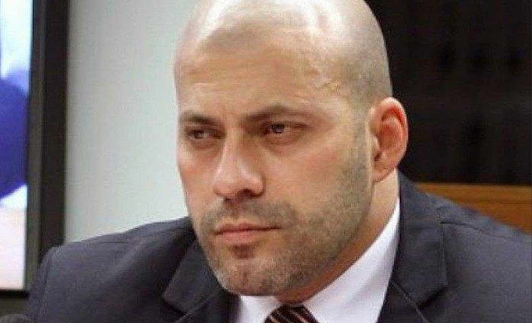 Deputado federal Daniel Silveira pulou muro de casa para tentar fugir da prisão